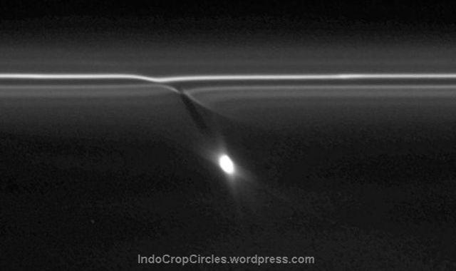 objects-seen-hurtling-through-saturn-f-ring